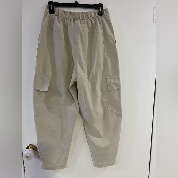 Lululemon light utilitech cargo pocket high rise pants - Picture 4 of 6